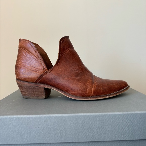 Steve Madden Austin Booties - Picture 2 of 15